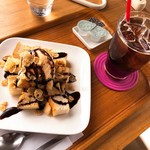 アトモスカフェ - はちみつバタートースト(450円)とアイスコーヒー(450円)