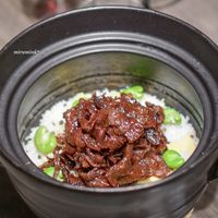 USHIGORO S. NISHIAZABU - 和牛しぐれ煮とじゃこ、空豆・タケノコの土鍋ご飯
