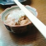 とりの秀 - お通しのもつ煮