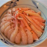 東洋一の海岸線にある男鹿のレストラン - 料理写真:男鹿半島産天然甘海老と紅ズワイ蟹の二色丼