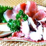 Izakaya Tonchan - マグロとタコの刺身盛り