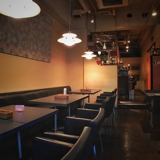ゆったりとした時間が流れる店内は、デートや普段使いにも◎