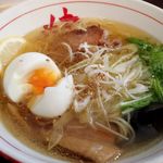 麺や 蔵人 - 黄金スープに何故黒いレンゲを使うかねえ。