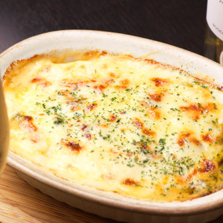 Full of volume ☆ The signature menu “Penne Gratin” is very popular!