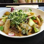 そば膳席 砂場 - 夏野菜たっぷりサラダ蕎麦