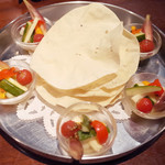 ガネーシュ - パパドとベジタブルピクルス