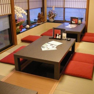 ゆったり寛げる掘り炬燵席。法事・お祝い・ご接待などの様々なシーンに是非◎