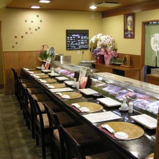 The interior of the store has a calm Japanese-style atmosphere. Relax in a space unified by Japanese style...