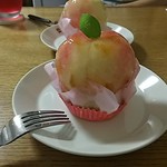 うすなが - 桃のケーキ