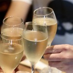 餃子とスパークリング バブルス - シャンパーニュで乾杯〜♪