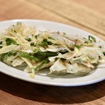 餃子とスパークリング バブルス - サラダ餃子