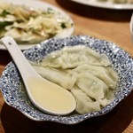 餃子とスパークリング バブルス - 水餃子