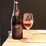 餃子とスパークリング バブルス - ロジャーグラート ロゼスパークリング