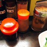 菜香餃子房 - 黒酢と自家製山椒