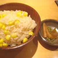 日本料理 丸しま - 食事（トウモロコシご飯、香の物）