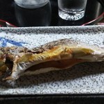 民宿　五ヨ門 - イワナは囲炉裏で焼いた熱々のものが提供されました。