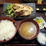 炭火焼食堂 こがね屋 - 大山鶏の醤油麹刺身ｽﾃｰｷ定食