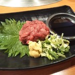 焼肉特急 - 刻み馬刺し 390円