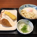 丸亀製麺 - とろ玉うどん＋いか天＋いなり寿司（420円＋120円＋100円）