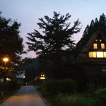 Minshuku Go Yomon - 相倉集落の家々にも灯りが点ります。