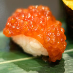 立食い寿司 根室花まる 銀座店 - 紅鮭すじこ醤油漬け 194円