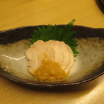 天ぷら やす田 - 話題のチキン。玉ねぎとホースラディッシュのソースで。シソが意外と合います