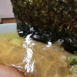 家系ラーメン 近藤家 - スープと海苔