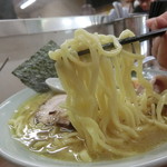 家系ラーメン 近藤家 - 麺