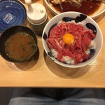 まぐろや相馬水産 - ユッケ丼 きゅうり抜き