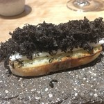 bb9 - オーストラリアの黒トリュフをのせた自家製の燻製バター