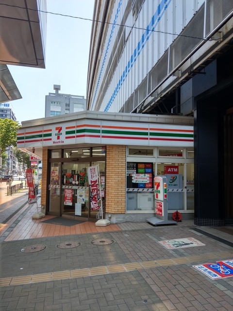 抽選で50名様にオリジナルハンガー6本セットが当たる
