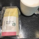 スターバックス・コーヒー - チャイティーラテとラップサンド