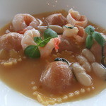 エノテーカ ピンキオーリ - パッパ　アル　ポモドーロを詰めたラヴィヲリ　天使の海老　カンネッリーノ豆　バジル和え