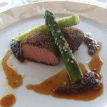 エノテーカ ピンキオーリ - 北海道産　仔牛フィレ肉のインパナート　モリーユ茸とグリーンアスパラガス