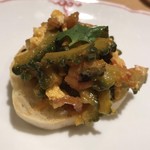 一碗水 - 咸魚時菜麺包(くさやといたやのアンチョビの炒め、にがやと干し海老のバケット)