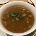 一碗水 - 酸辣蝦羮湯(海老出汁の酸辣湯、牛肉、干し筍、昆布)