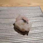 鮨 巳之七 - イカ。一貫の中で、いろんな部位が楽しめます。