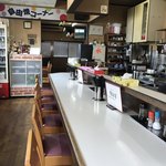 まるは - 店内