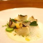 ヴィチーノ - 自家製リコッタチーズとそら豆のサラダ