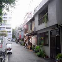 味とく家 - 阪神福島駅から歩いて行きます。表通りから、１本入って歩いて行くと、お店が見えて来ました。