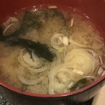 千代 - 味噌汁はワカメと豆腐