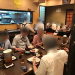 千代 - 店内。混んでます。
