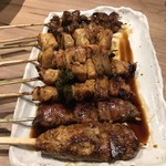 とりひげ - 焼き鳥8本盛り(み、ねぎみ、かわ、こころ、つくね)（880円）