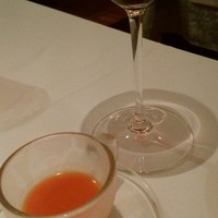 ヴィノテカサクラ - お通しのパプリカのスープ？
                
                プラムの香りがする濃くて飲みやすいデザート赤ワインのような…。