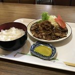 レストハウス キング - ポークソテーと味噌汁