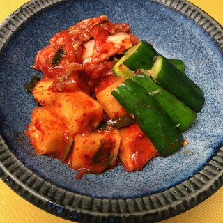 焼肉亭 - 料理写真:キムチ盛り合わせ