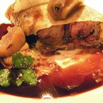 ル・コントワール・デュ・グー - 子羊のロースト・クレープ包みワインソースのアップ１