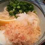 釜揚げうどん さぬき屋 - おろし醤油うどん（揚げ玉入り）