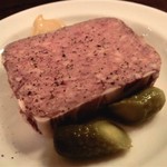 ビーボ デイリースタンド - 「田舎風お肉のパテ」：フォークを押し返すような肉の質感にあふれたパテ♪