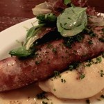 ビーボ デイリースタンド - 「自家製ソーセージ」：豚の粗挽き肉の力強い旨みがほとばしります！